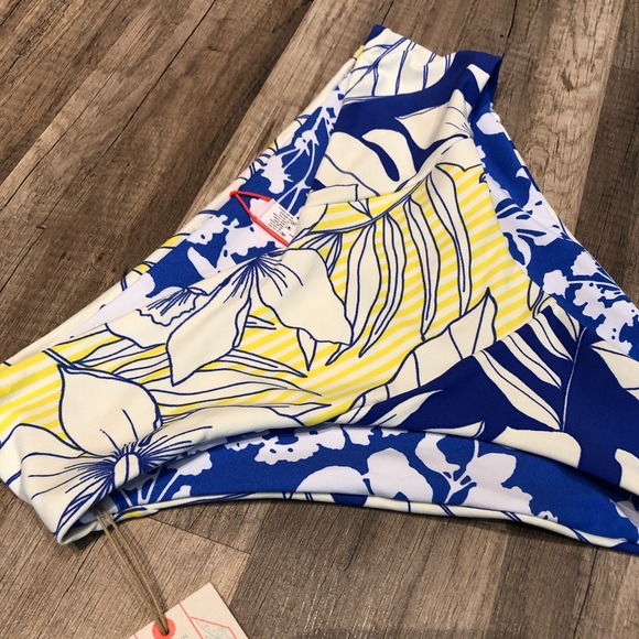 Veronica Bottom - Picture 2 of 7